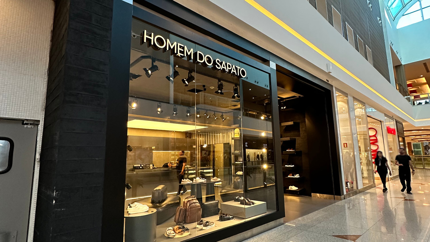 HOMEM DO SAPATO