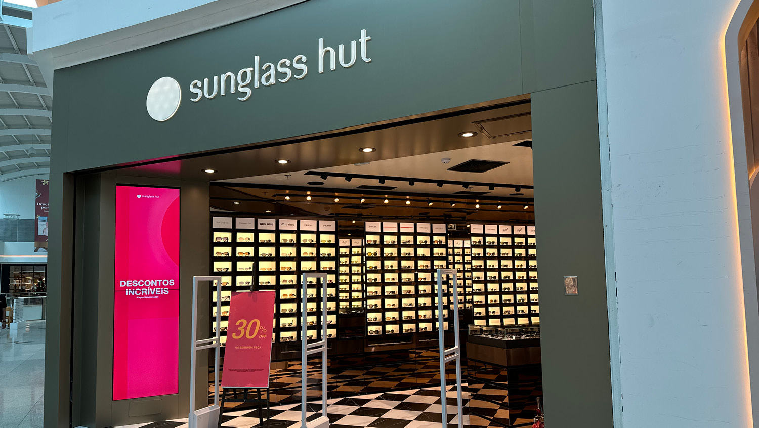 SUNGLASS HUT